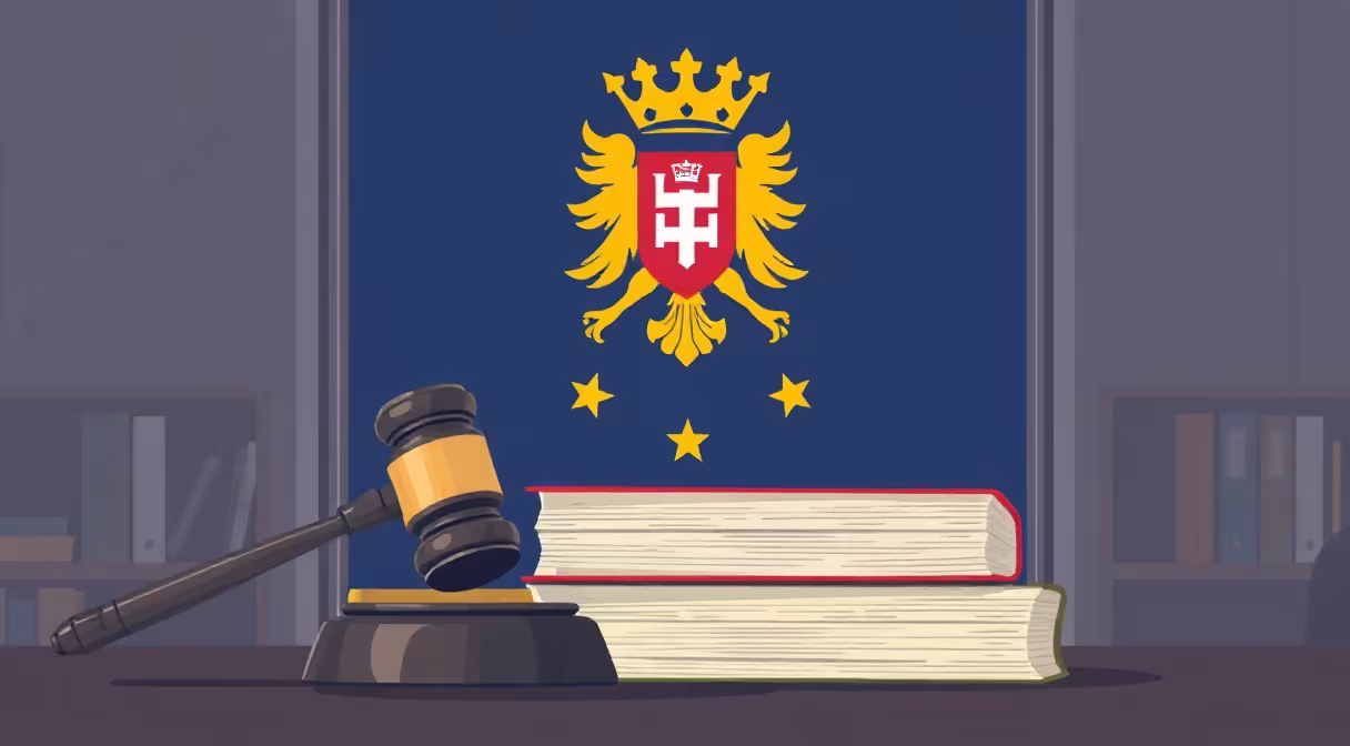 Kladivo na hromade dokumentov EÚ s erbom Slovenska v pozadí, ilustrácia k investičnej pomoci